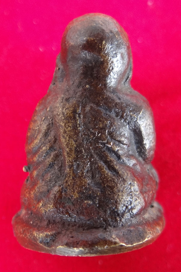 ช่วยดูหลวงพ่อเงินพิมพ์ขี้ตาหน่อยครับ