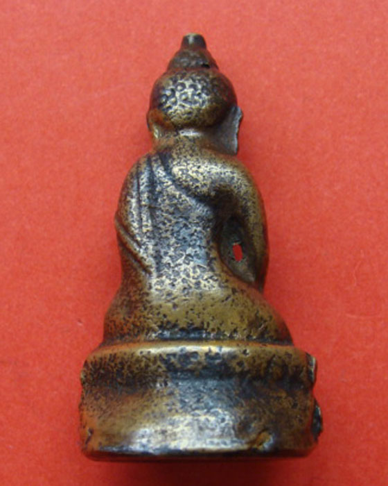 พระกริ่งองค์นี้รบกวนท่านผู้รู้ด้วยครับ