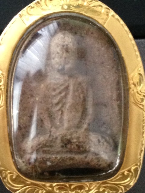 รบกวนสอบถามผู้รู้ครับ ว่าพระอะไร