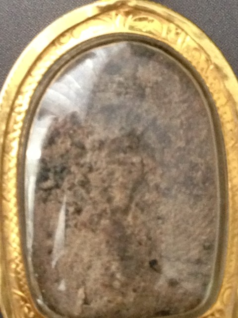 รบกวนสอบถามผู้รู้ครับ ว่าพระอะไร