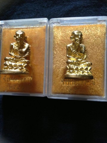 รูปหล่อหลวงปู่ทวดสรงนน้ำปี40วัดช้างให้เนื้อกะไหล่ทอง