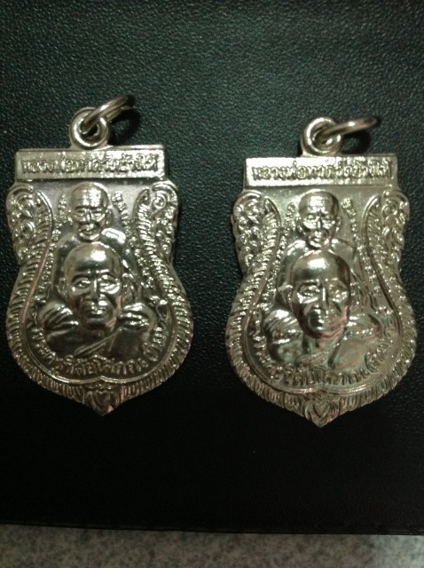 กำลังเเรงหลวงปู่ทวดขี่คอหลังสถูปปี39ชุบนิเกิล,,,,หลังบล็อค พ.ศ.สวยๆ2เหรียญ