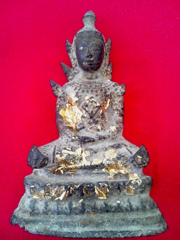 รบกวนช่วยดูพระให้หน่อยครับ