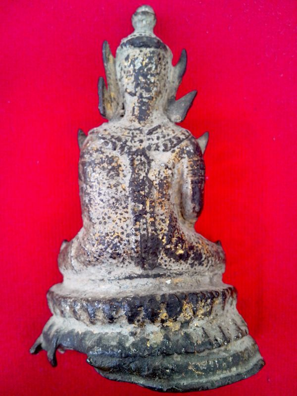 รบกวนช่วยดูพระให้หน่อยครับ