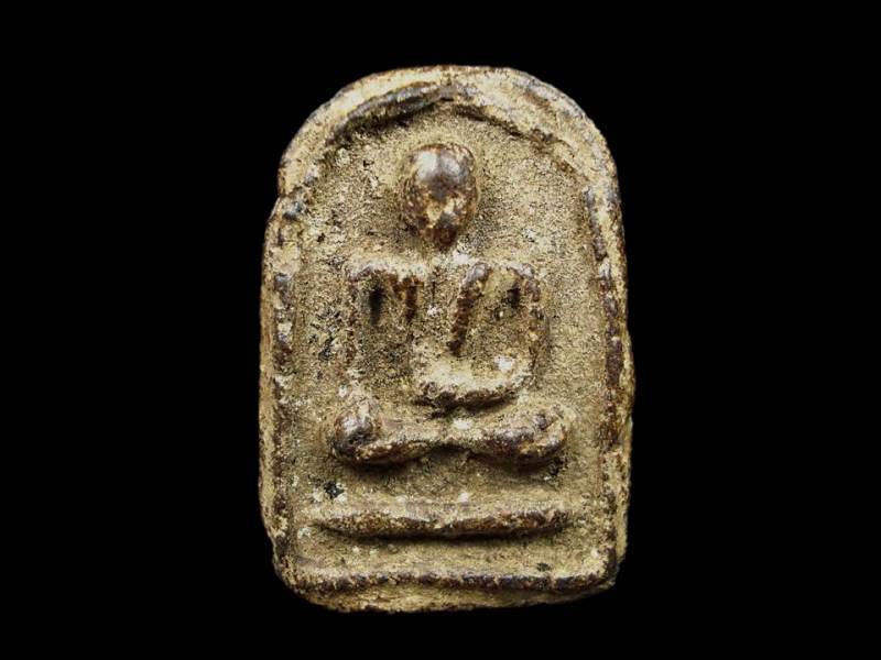 รบกวนสอบถามว่าเป็นพระเครื่องของพระเกจิท่านใด แท้-เก๊ประการใด รบกวนด้วยครับผม ขอบพระคุณครับ