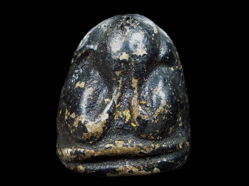 รบกวนสอบถามว่าเป็นพระเครื่องของพระเกจิท่านใด แท้-เก๊ประการใด รบกวนด้วยครับผม ขอบพระคุณครับ