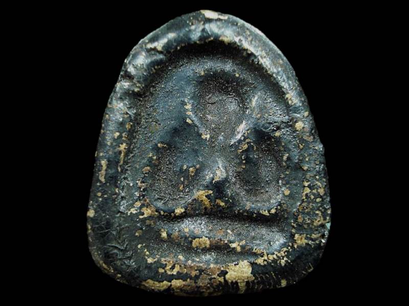 รบกวนสอบถามว่าเป็นพระเครื่องของพระเกจิท่านใด แท้-เก๊ประการใด รบกวนด้วยครับผม ขอบพระคุณครับ