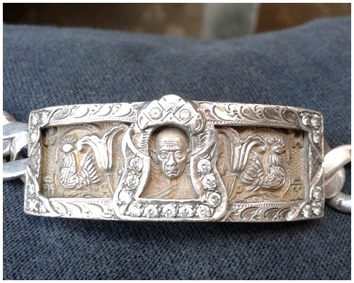 เลสข้อมือ หนัก 4 บาท หลวงพ่อรวย วัดตะโก อยุธยา เลี่ยมเงิน ฝังพลอย สวยสภาพใช้