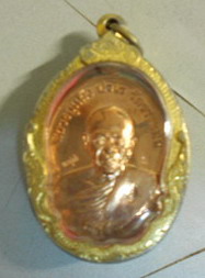 สอบถามราเล่นหาหลวงปู่แผ้ว ยันต์สวนเสาร์ห้า เนื้อทองฝาบาตรหน่อยครับ