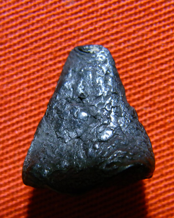 เนื้อผงดำ ข้าวตอกแตก รบกวนช่วยพิจารณาวิจารย์ให้หน่อยครับ