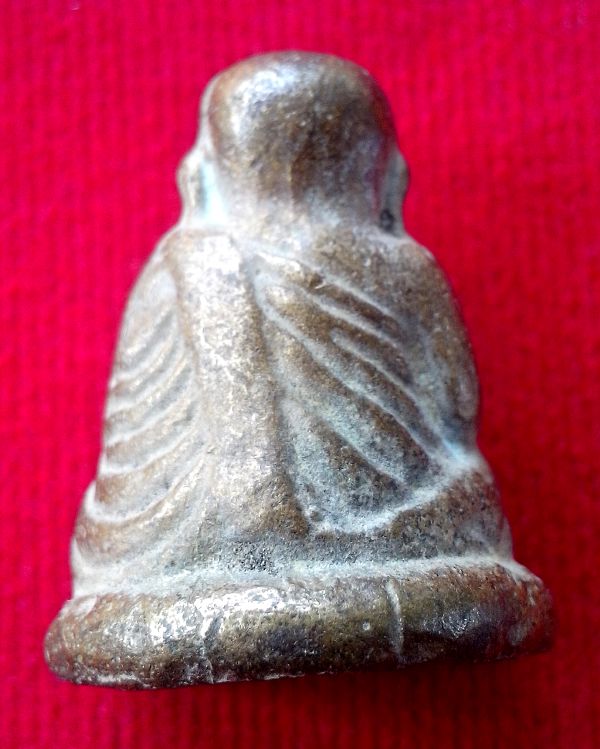 โล๊ะหิ้งพระครับ ให้เท่าไรดีครับ หลวงพ่อเงิน ไม่ทราบที่