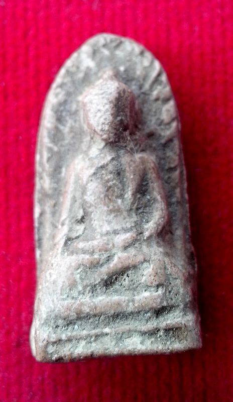 โล๊ะหิ้งพระครับ ให้เท่าไรดีครับ พระรอดไม่ทราบที่