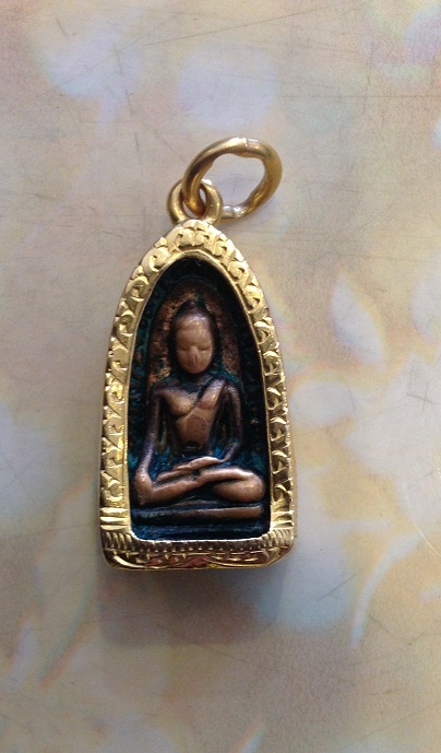 รบกวนท่านผู้รุ้ดูพระให้หน่อยครับ แขวนมาหลายปีแล้วไม่รู้ข้อมูลเลยครับ