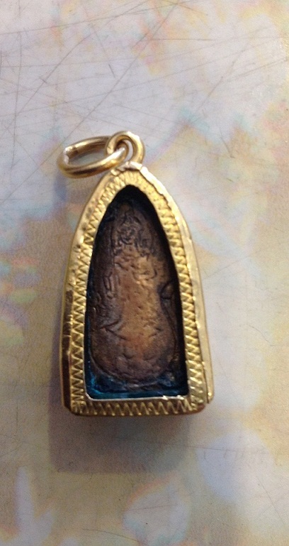 รบกวนท่านผู้รุ้ดูพระให้หน่อยครับ แขวนมาหลายปีแล้วไม่รู้ข้อมูลเลยครับ