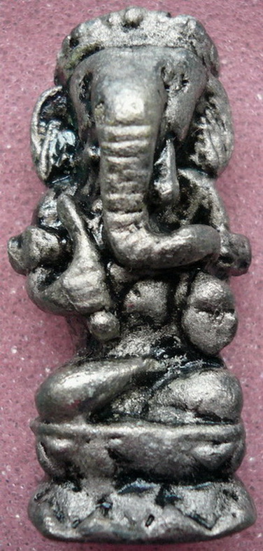 ไม่ทราบชื่อพระครับ