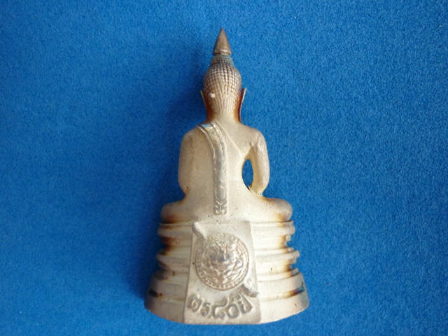 พระพุทธโสธร รุ่น ประวัติศาสตร์ 80 ปี กรมตำรวจ เนื้อเงินพ่นทรายนวลขัดเงาบางส่วน พิมพ์ใหญ่  ปี2538