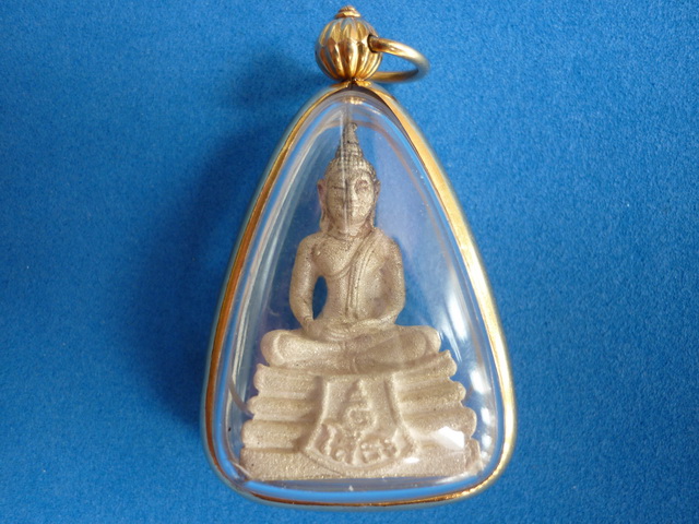 หลวงพ่อโสธร รุ่นร่วมบุญวันพญาวัน 84 สุสานไตรลักษณ์ ลำปาง ปี 2538 เนื้อเงินพ่นทรายนวล (พร้อมกล่องเดิม