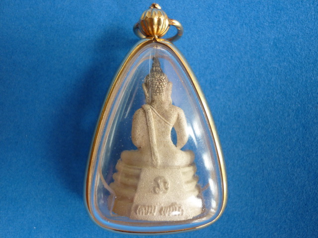 หลวงพ่อโสธร รุ่นร่วมบุญวันพญาวัน 84 สุสานไตรลักษณ์ ลำปาง ปี 2538 เนื้อเงินพ่นทรายนวล (พร้อมกล่องเดิม