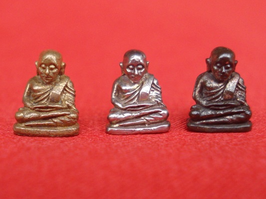 ต้องการซื้อหลวงพ่อเงินพิมพ์จิ๋ว. รุ่นพระพิจิตร