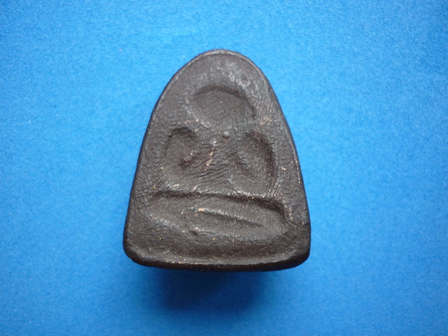 พระปิดตาหลังแบบ หลวงพ่อปาน วัดเครือวัลย์ ชลบุรี