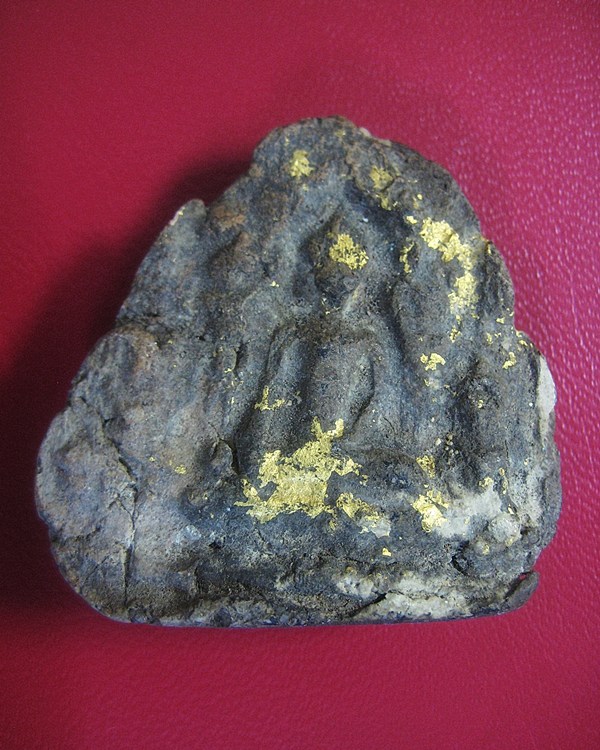 รบกวนเพื่อนๆช่วยดูพระให้หน่อยครับ