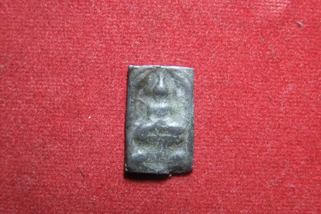 รบกวนพิจารณาหลวงปู่ศุข หลังยันต์นูนครับ