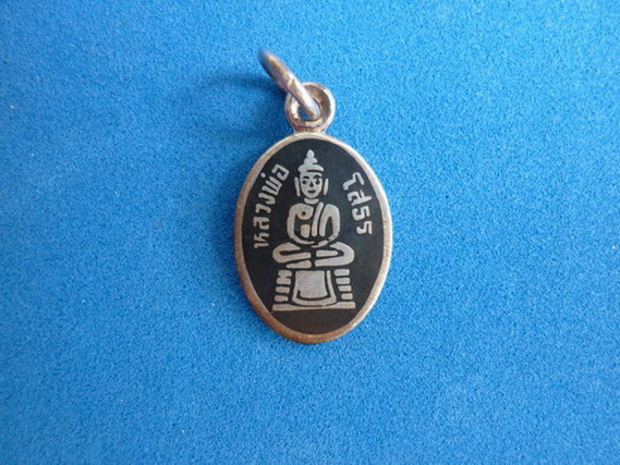 เหรียญเม็ดแตง หลวงพ่อโสธร เนื้อเงินลงถม วัดโสธรฯ จ.ฉะเชิงเทรา ปี 2517