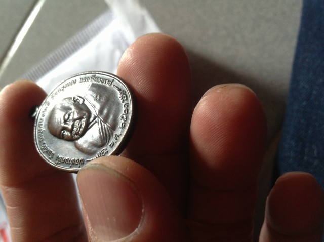 เหรียญพ่อท่านคลิ้ง วัดถลุงทอง พิมพ์หลัง ภปร. พศ 5.ขีดจ.นครศรีธรรมราชเปิด