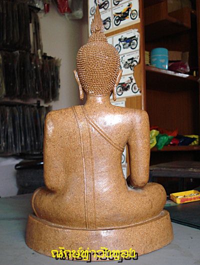 พระบูชาพระเจ้าตนหลวงเนื้อกระเบื้องหลังคาโบสถ์หน้าตัก9นิ้วหายากมากครับ