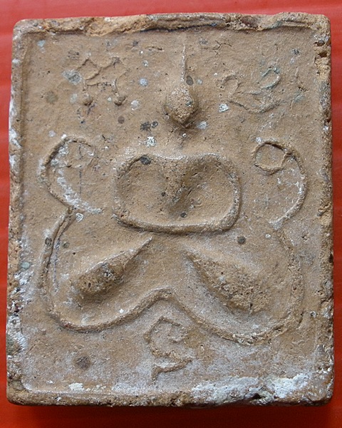 พระเนื้อดินของหลวงพระอะไรครับอีกองค์ครับ