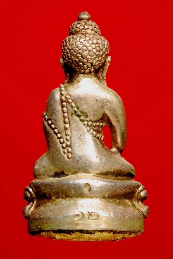 พระกริ่งชินบัญชร โสฬส ปี33 เนื้อเงิน ก้นอุดผงพลาย