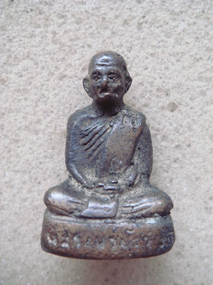 รบกวนพี่พี่ รูปหล่อหลวงพ่ออะไร หรอครับ