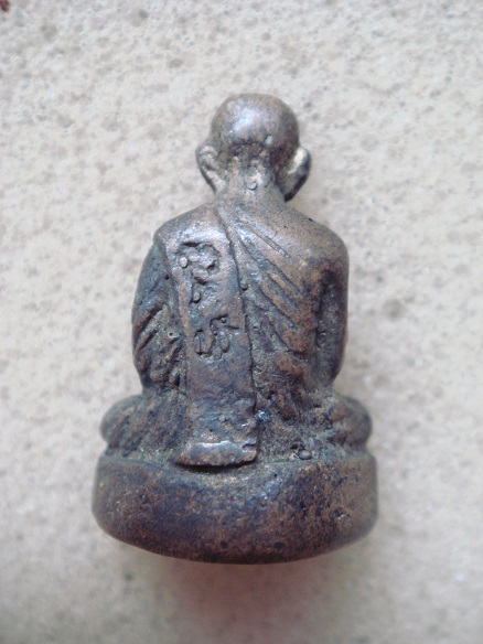 รบกวนพี่พี่ รูปหล่อหลวงพ่ออะไร หรอครับ