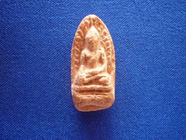 พระเนื้อดิน  หลวงพ่อเกษม  เขมโก