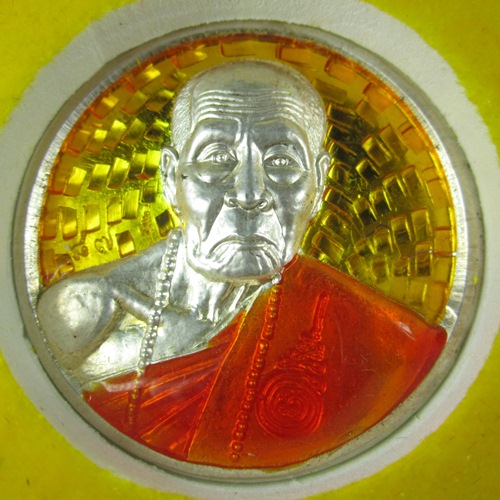 เหรียญบาตรน้ำมนต์หลวงปู่คำบุ ตะกั่ว ลงยาครับ สีเหลือง