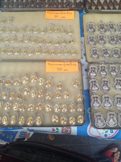 หลวงปู่ทวดหลังแบบ เนื้อทองคำ