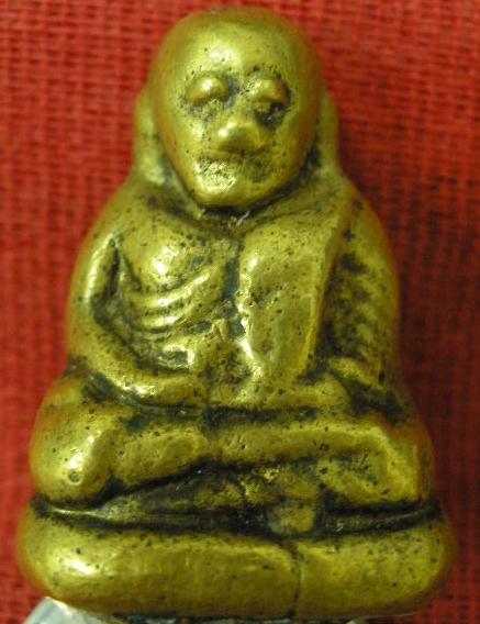 รูปหล่อหลวงพ่อเงิน หลวงพ่อฟุ้งสร้าง ช่วยชี้แน่ะด้วยครับ