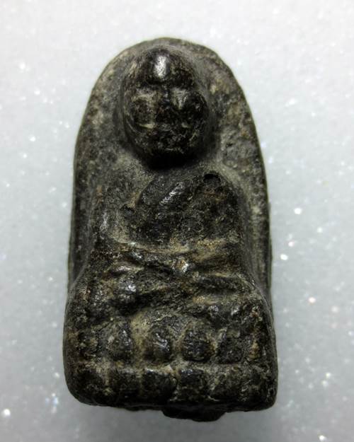 สอบถามหลวงปู่ทวด เนื้อว่าน พิมพ์พระรอดองค์นี้ หน่อยครับ รุ่นไหน ดีหรือไม่ครับ