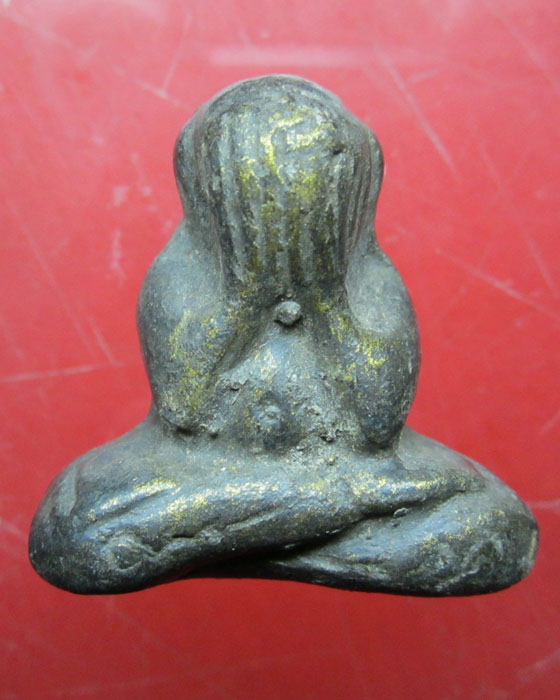 ใช่พระปิดตาหลวงพ่อครนมั้ย ช่วยพิจารณาด้วยคับ