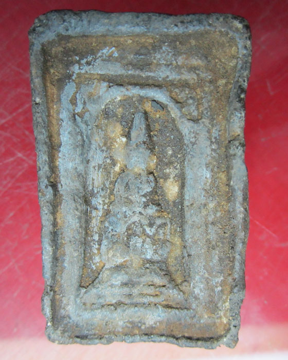 รบกวนท่านผู้รู้ช่วยพิจารณาพระเนื้อว่านองค์นี้ด้วยคับ