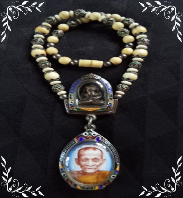 เสนอขายสร้อยงาช้างแท้พร้อมพระ