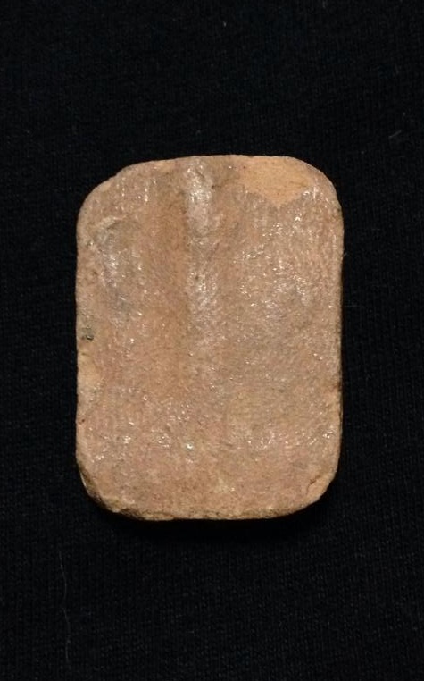 หลวงพ่อปาน พิมพ์ ทรงไก่หางห้าเส้น