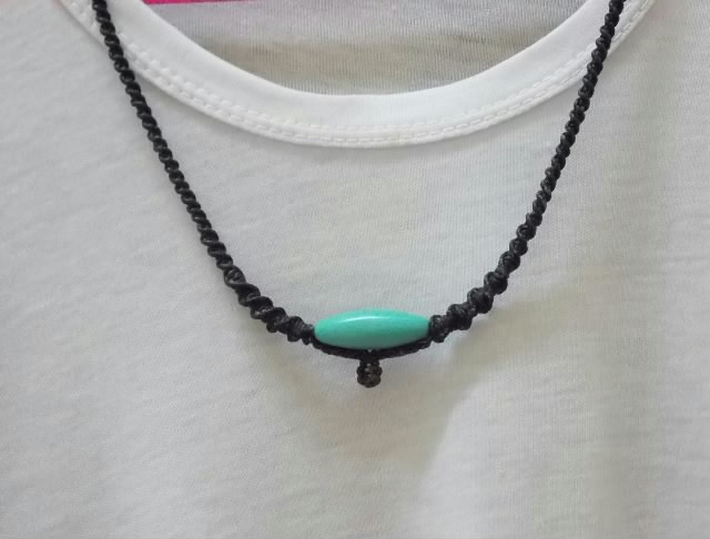 สร้อยห้อยพระ ถักด้วยเชือกเทียน