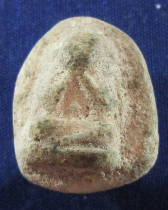 สอบถามพระปิดตาเนื้อผง..ติชมได้เต็มที่ครับ