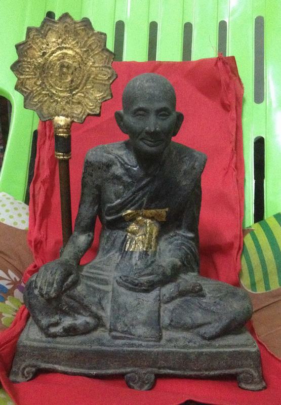 สอบถามรูปหล่อ หลวงปู่ศุขครับ (รบกวนผู้รู้ด้วยนะครับ)