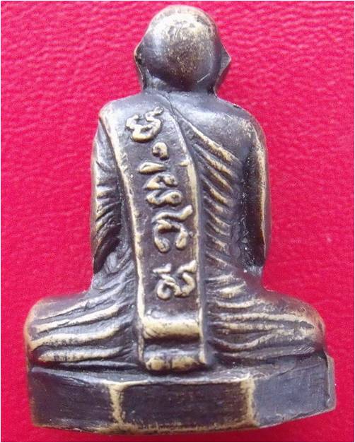 รบกวนดู หลวงพ่อสว่าง ปี 19 พิมพ์ปากจู๋ ให้ด้วยนะครับ 