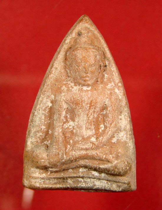 รบกวนครับ!!! พระเนื้อดิน องค์นี้ใครพอทราบที่มั่งมั้ยครับ 