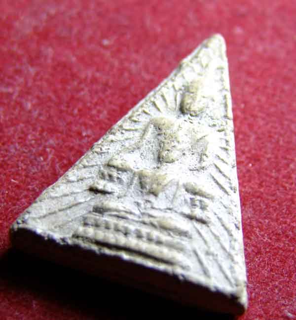 สอบถามพระพุทธซ้อน พิมพ์สามเหลี่ยม เนื้อผง