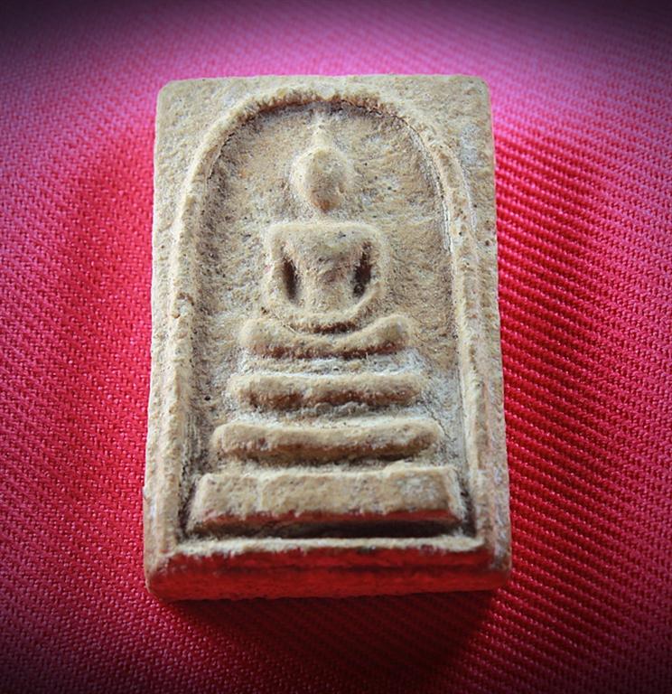 ไม่ทราบชื่อครับรบกวนผู้รู้ครับ 