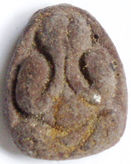 พระปิดตา หลังฝังเม็ดแร่